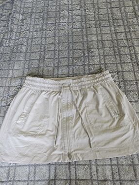 Athleta Elastic Waist Skort in Light Gray